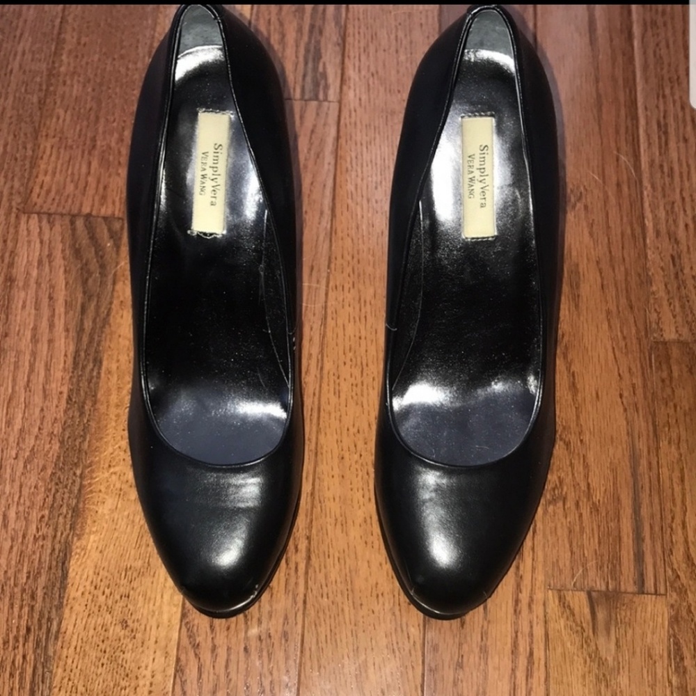 Simply Vera by Vera Wang Black Heels Size 8.5